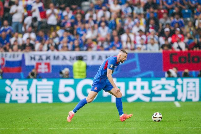 开云百家乐-王勤伯：踢了半场古代足球后，乌克兰拯救了自己