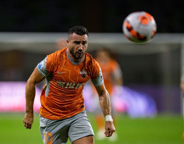 开云体育直播-【中超】鸭梨传射穆谢奎丢点 浙江0比2不敌深圳