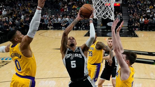 开云百家乐-韦少独自带队一言难尽,他为何又跟场边球迷吵起来